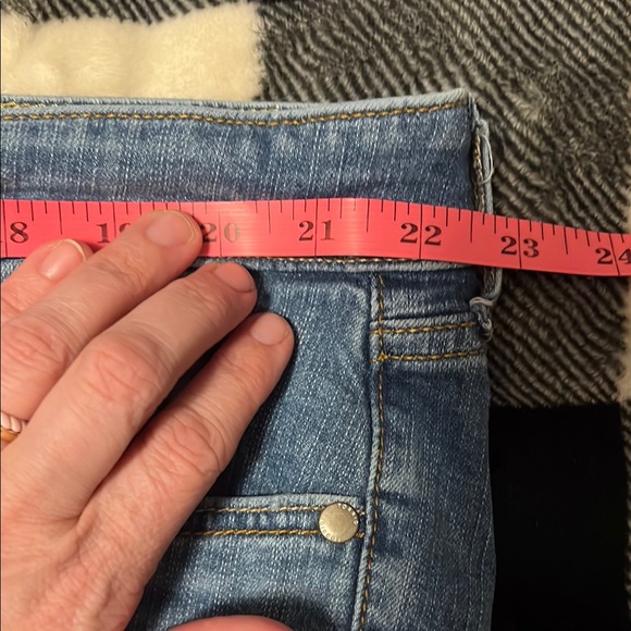 Torrid #Feelthefit Crop Boyfriend Vintage Stretch Blue Distressed Jeans size 22 - Picture 8 of 15